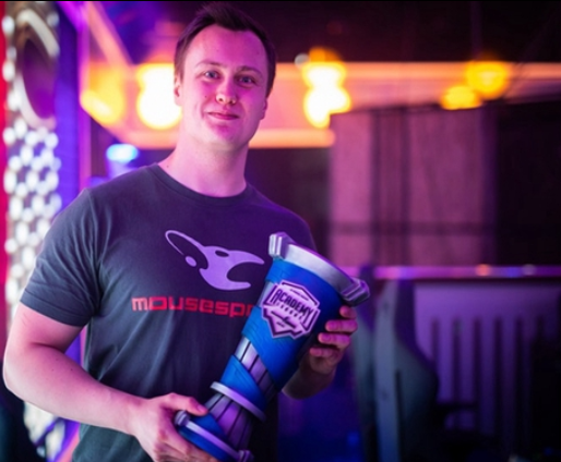 Nike与Martine Rose合作推出电竞主题广告活动